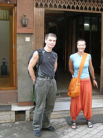 У отеля в Катманду