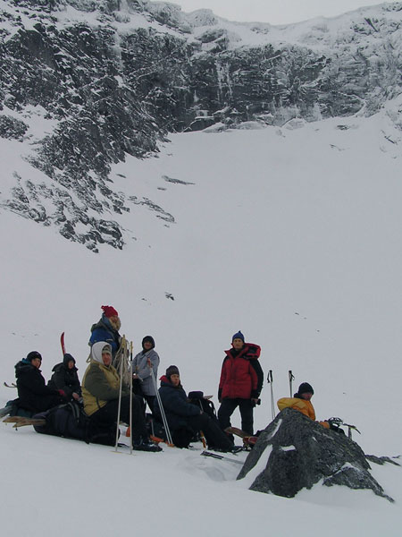Группа на фоне перевал Ферсмана