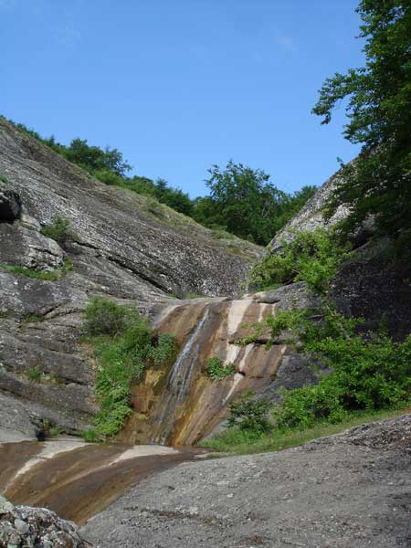 Маленький водопад Джурла