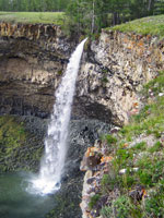 Водопад в предгорьях Саян