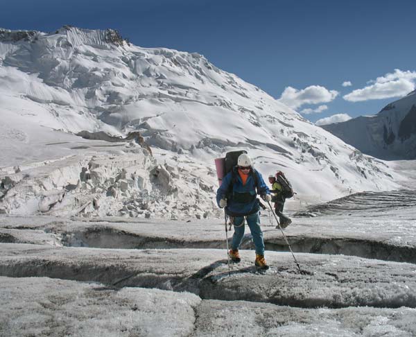 Пологая часть ледника Шини-Бини между первой и второй ступенями ледопада