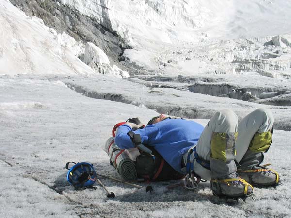 Вынужденный отдых на леднике Шини-Бини